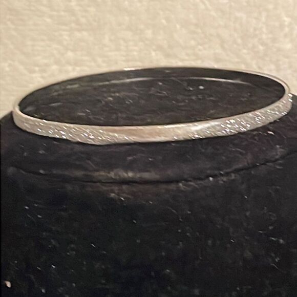 7.5” silver tone textured and smooth polished bangle bracelet - Picture 1 of 10